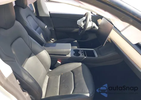 2021 Tesla Model Y Long Range Dual Motor All-Wheel Drive z USA, uszkodzony, nr VIN 5YJYGDEE0MF204377